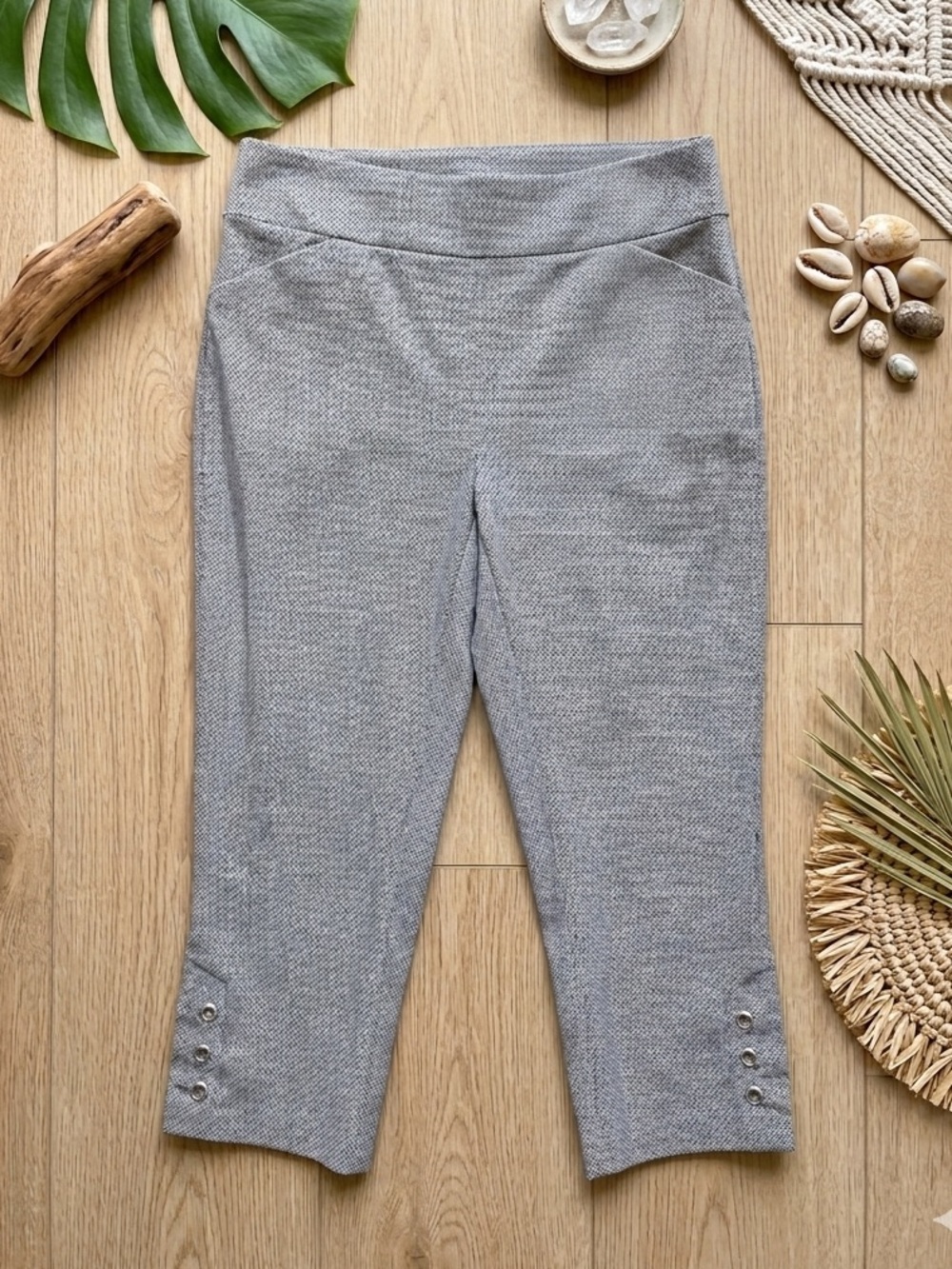 JENNA ROSE Women’s Grey Textured Pull-On Crop Pants with Silver Ankle Hoops